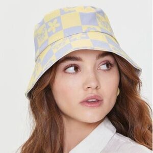 Checkered bucket hat